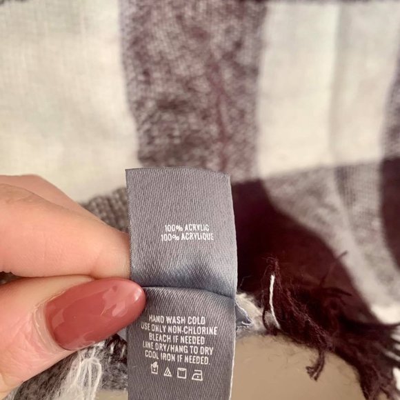 HOST PICK! Aerie blanket scarf - Picture 4 of 4